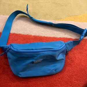 The Foldie foldable crossbody bag in Azur Blue